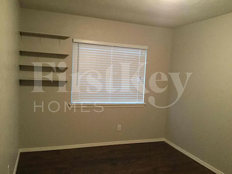 717 Redbud Dr — Photo 14