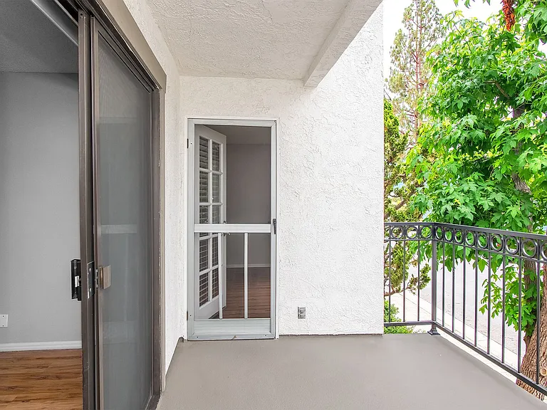 404 E Birch St — Photo 16