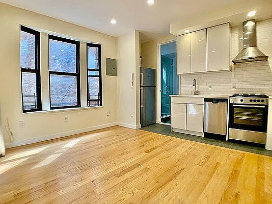 1st image of 570 W 182nd St APT 1E
