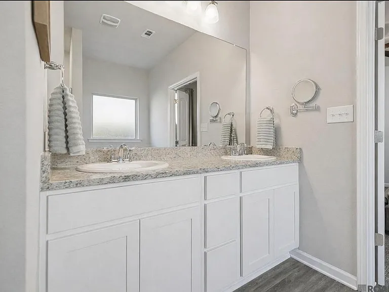 1223 Meridian Dr — Photo 11