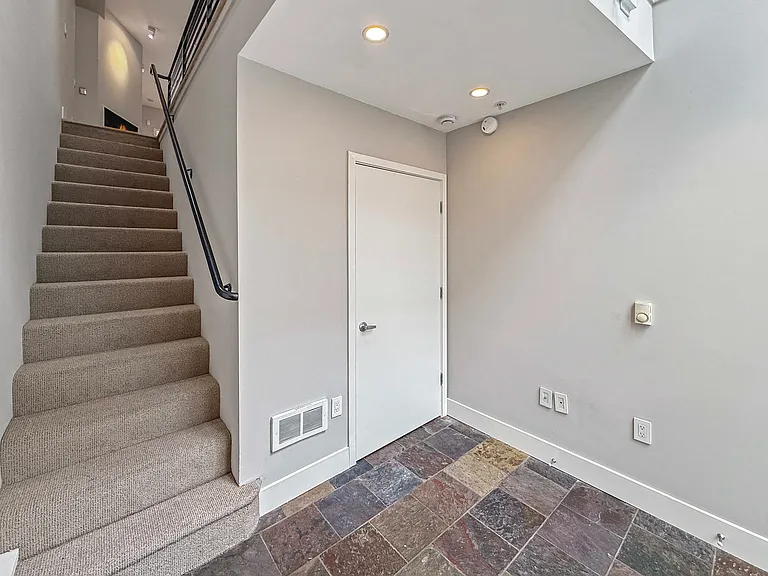 563 Minna St #2 — Photo 18