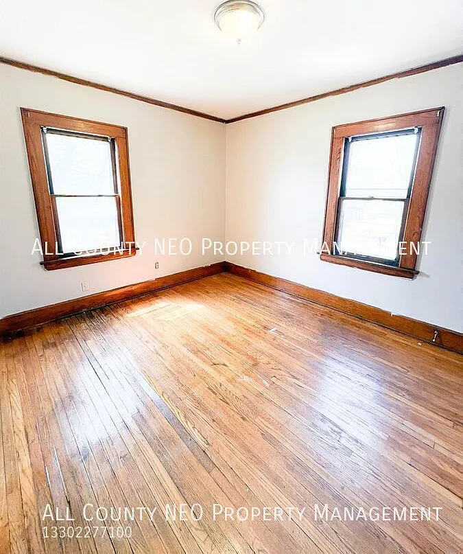 Spacious onebedroom, onebath home in Akron offering generous room sizes and beautiful natural lig... — Photo 2