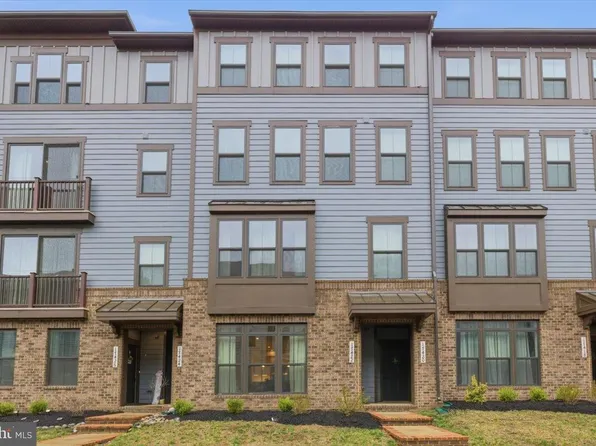 17422 Southern Shores Dr, Dumfries, VA 22026