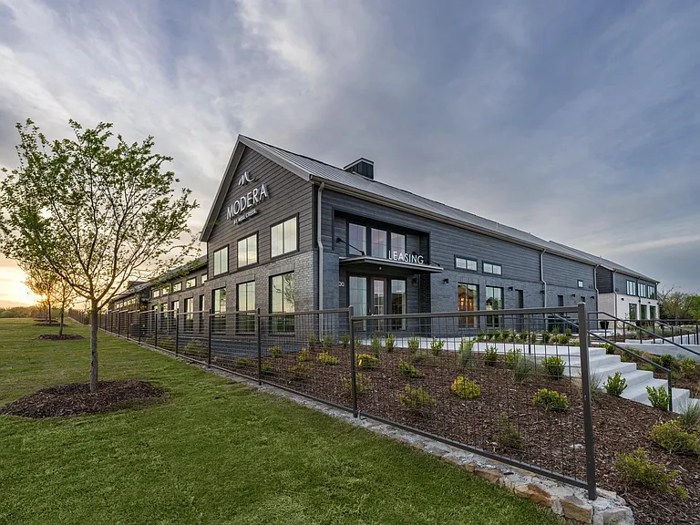 Modera McKinney Ridge in McKinney, TX, offers 1-, 2-, and 3-bedroom apartment homes for rent.