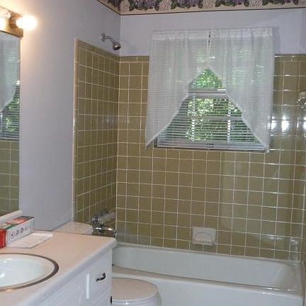 Sparkling clean main full bathroom