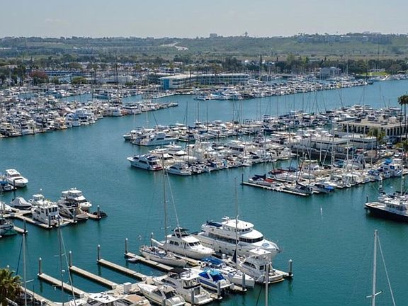 4th image of 4335 Marina City Dr