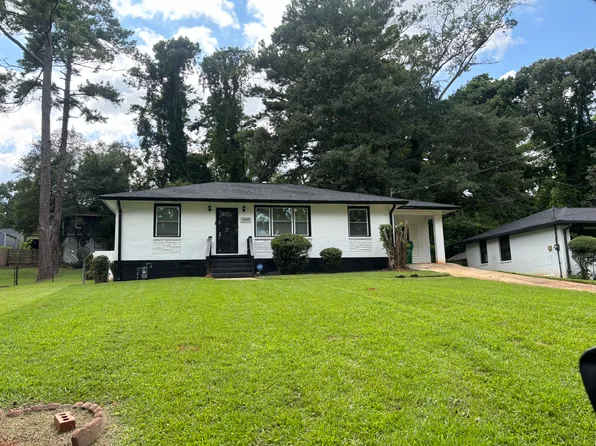 1989 W Lakeside Dr, Decatur, GA 30032