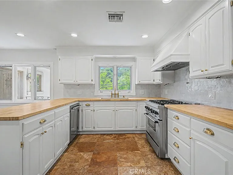 738 N Kenter Ave — Photo 6