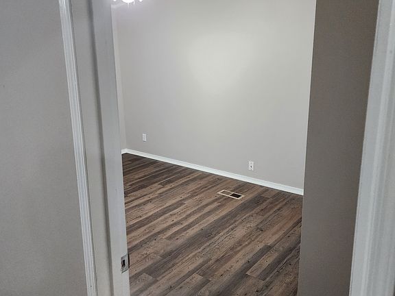 5th image of 640 Houston St
