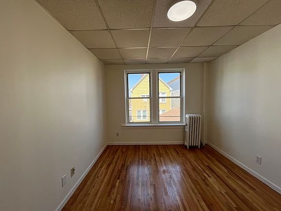 3rd image of 177 W 48th St APT 7