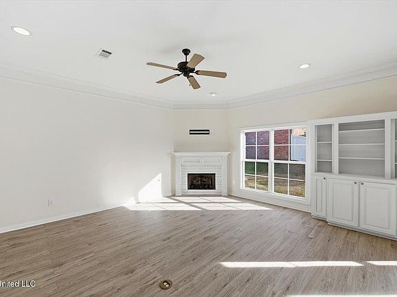 3rd image of 290 Geneva Blvd