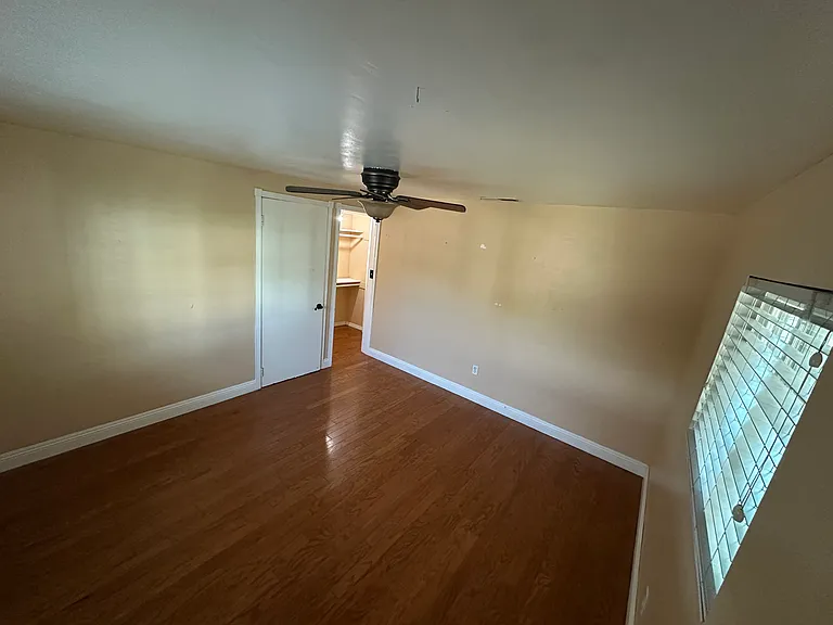 483 E Daleville Ave — Photo 28