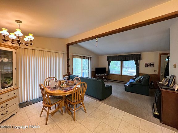 5th image of 222 Sheridan Dr