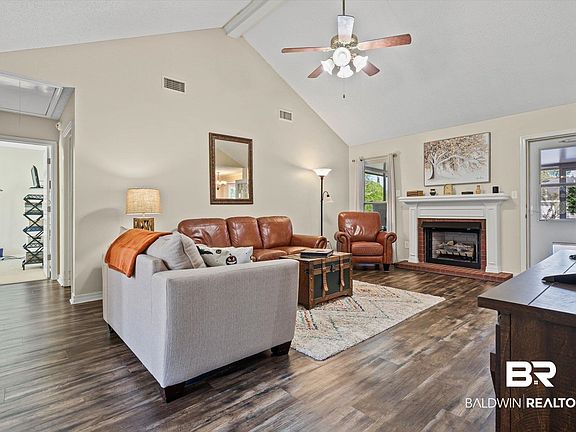 4th image of 9540 Oak Forrest Dr