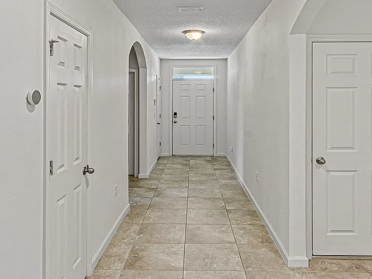 465 Sorrento Dr — Photo 11