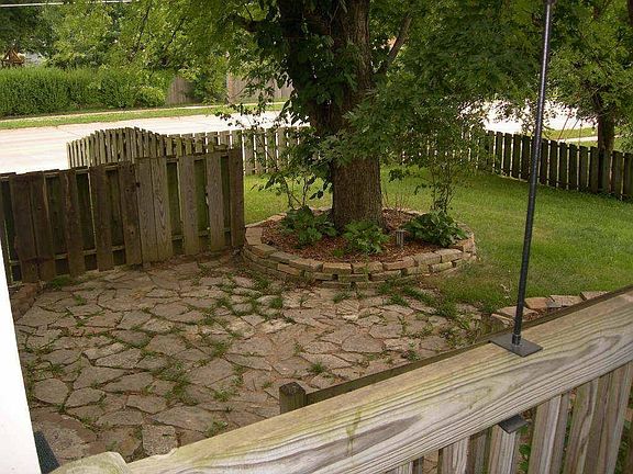 Flagstone patio