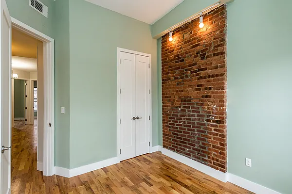 Rented by Nooklyn NYC LLC | media 38