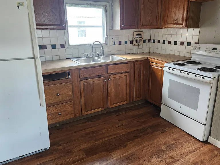 110 Kiln Dr — Photo 2
