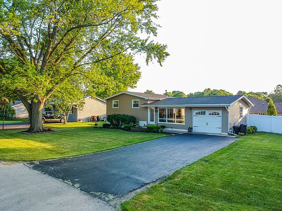3rd image of 1229 Theresa Ln