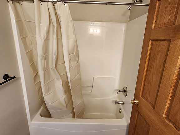 4th image of 106 E Shelly St #4