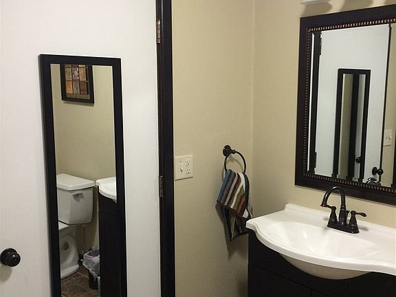 5th image of 309 Eckart St