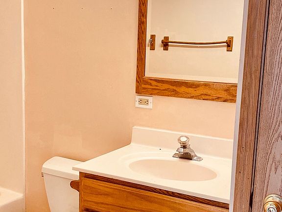 3rd image of 2635 & 2713 W Cornelia Ave #2635