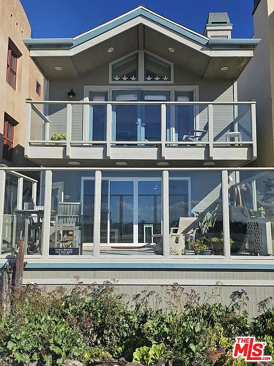 3 bed, 3.0 bath, 1311 sqft, $13,000 — Photo 2
