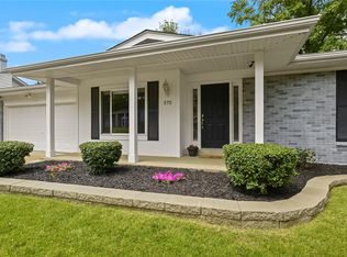 575 Goldwood Dr, Ballwin, MO