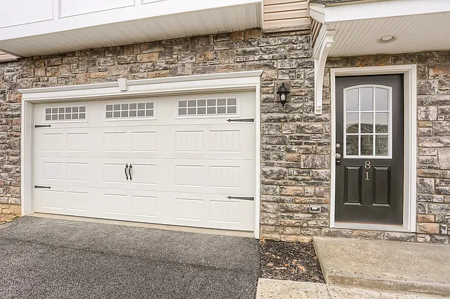 4 bed, 2.5 bath, 2400 sqft, $2,245 — Photo 3