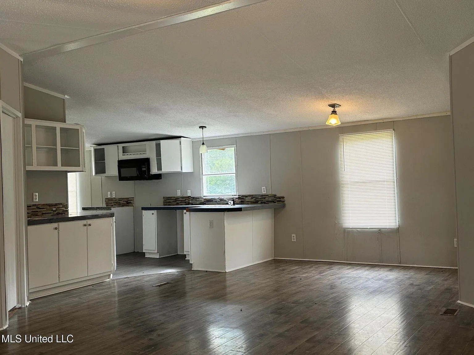 3 bed, 3.0 bath, 1456 sqft, $1,000 — Photo 3