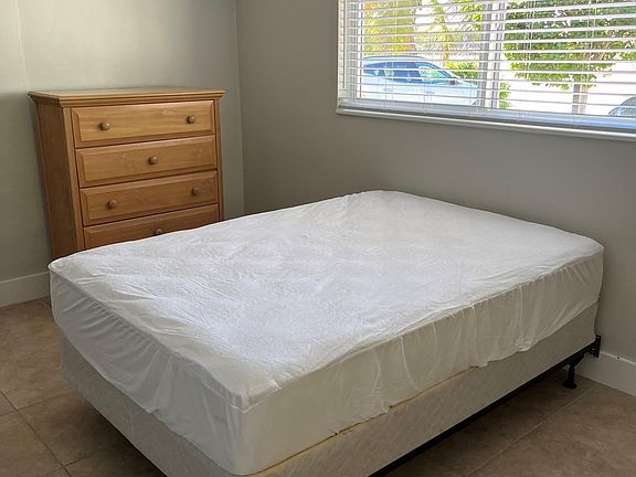 4th image of 122 Wrenn St #2