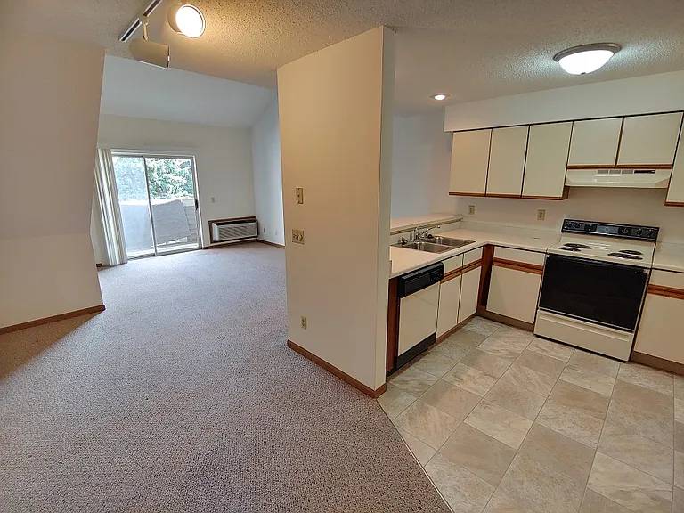 Woodfield Apartments — Photo 6