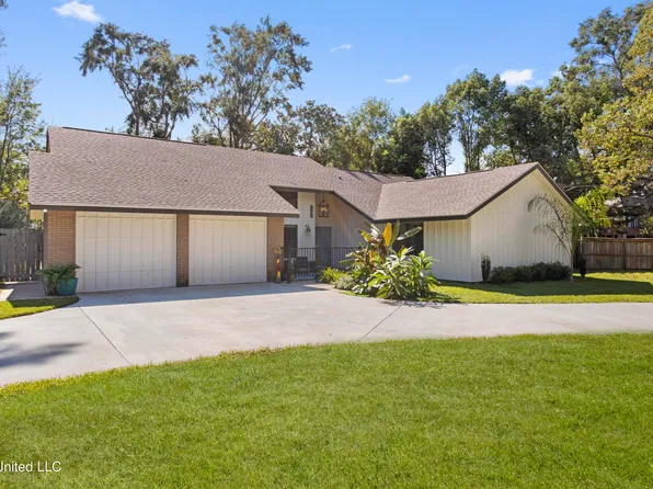 6605 Shore Dr, Ocean Springs, MS 39564