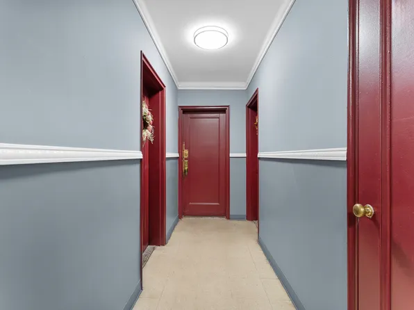 9040 Fort Hamiltn Parkway image 3 of 10