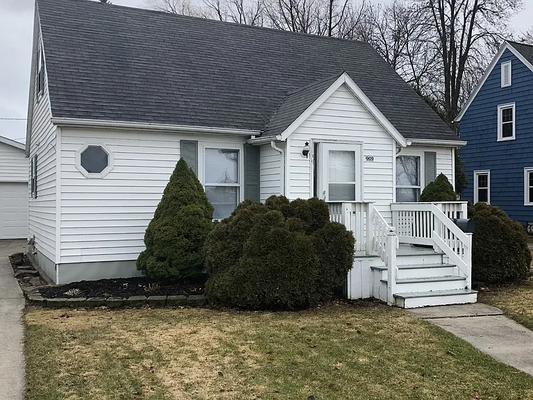 909 North Ave — Photo 2