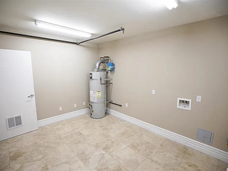 18245 Burbank Blvd #110 — Photo 19