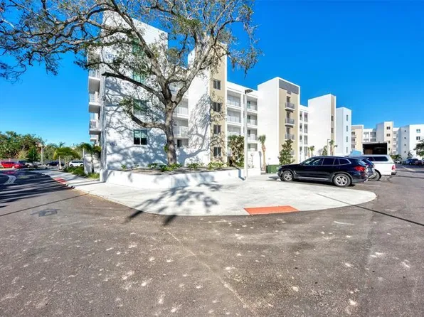 1703 N Tamiami Trl, Sarasota, FL