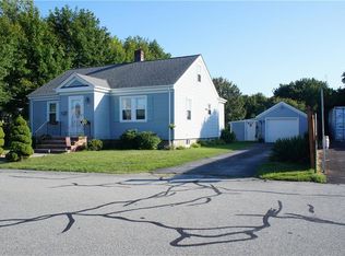 21 Oakwood Rd, Middletown, RI 02842