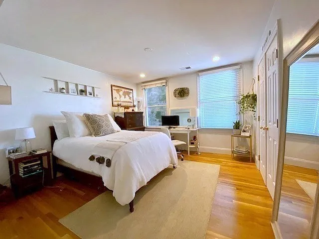 521 E 2nd St #1 — Photo 5