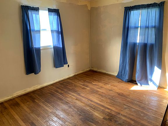 5th image of 209 Highlawn Park Ave