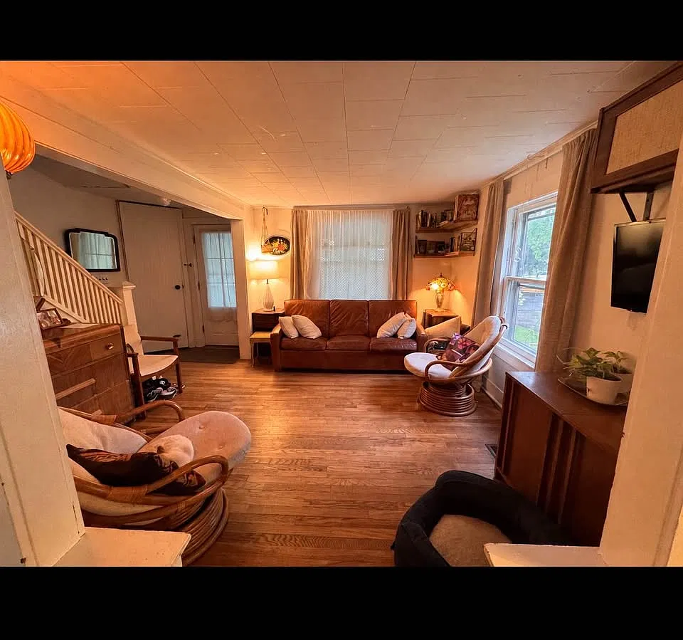 3 bed, 972 sqft, $2,500 — Photo 2