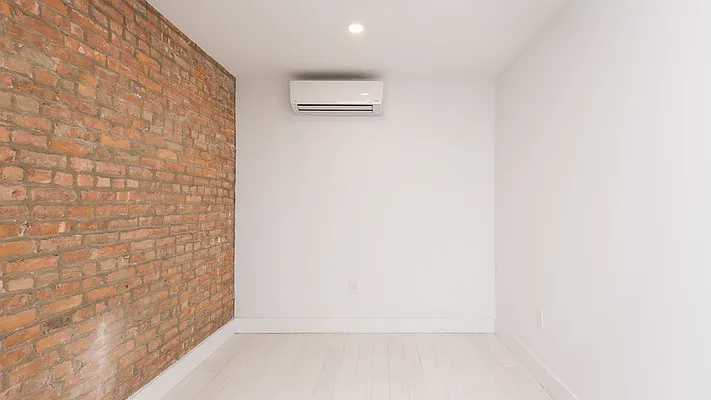 Rented by Nooklyn NYC LLC | media 18