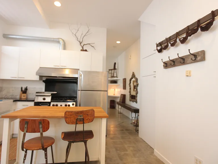 533 Vernon Ave — Photo 10
