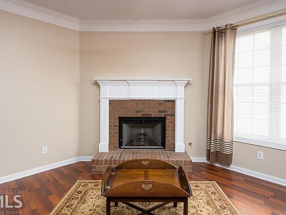 5th image of 1043 Pinehurst Dr