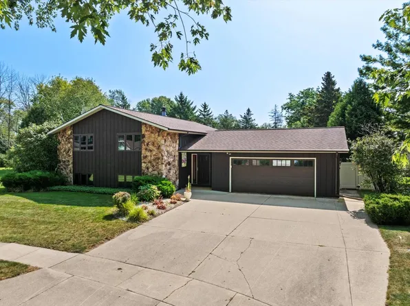 3007 Wildwood COURT, Manitowoc, WI 54220