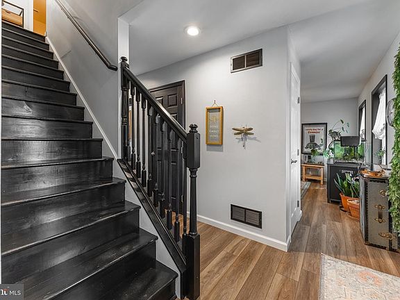 5th image of 176 Jonathan Ln