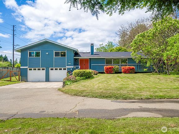 2nd image of 4621 Village Circle SE