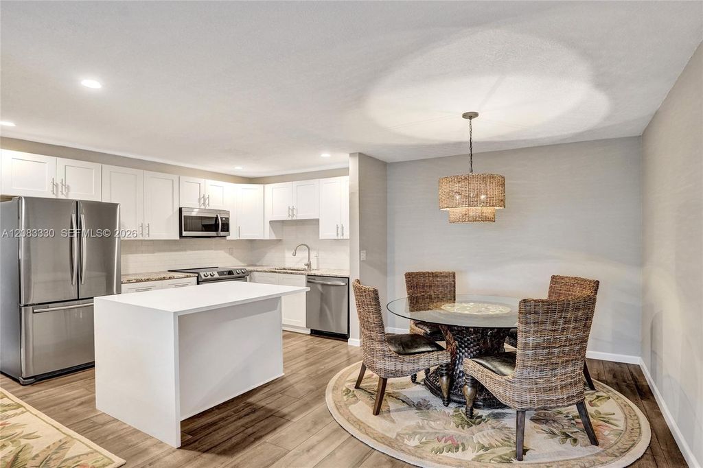 130 Cypress Club Dr APT 302, photo 8