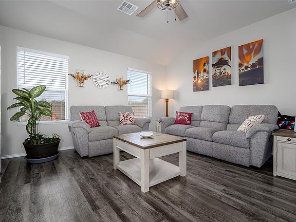 4th image of 213 Klare Ct