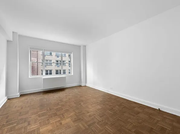 136 East 55th Street image 3 of 7